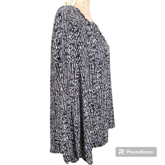 Apt 9 Womens Size X-Large White Abstract V-Neck Silver Accent Blouse EUC - Picture 3 of 10